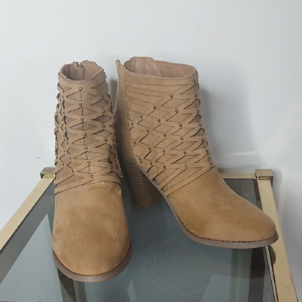 JustFab Criscross Seude Ankle Boots Size 9